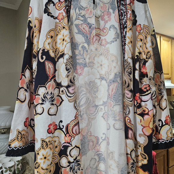 Chico's Patterned Top - Picture 2 of 3